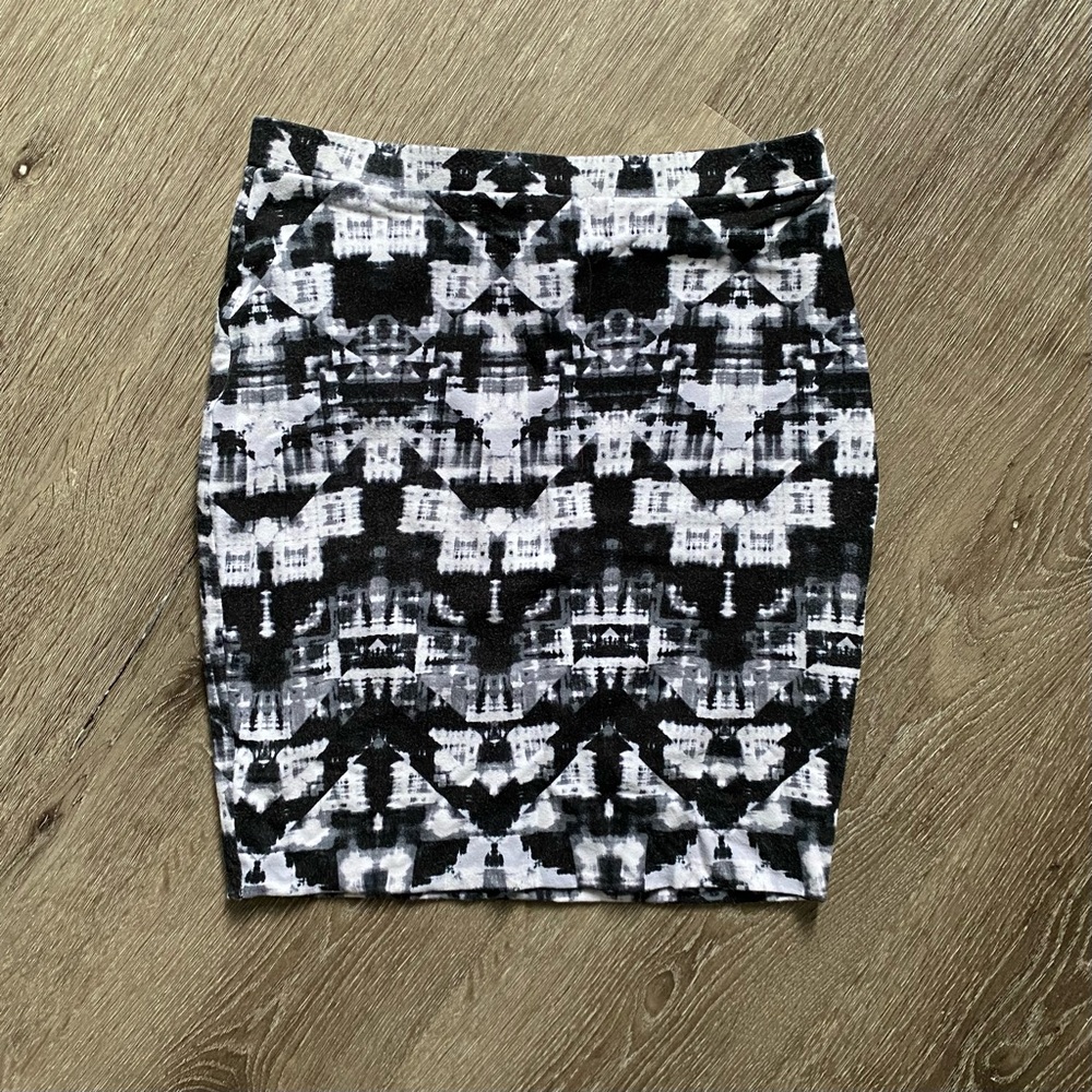 00s Lily White Bodycon Skirt